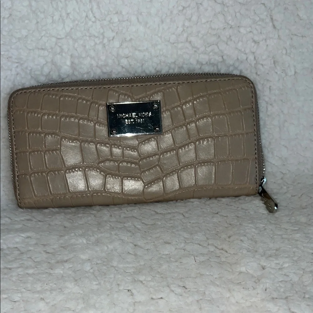 Michael Kors Tan‎ Crocodile-Embossed Wallet Luxurious Design